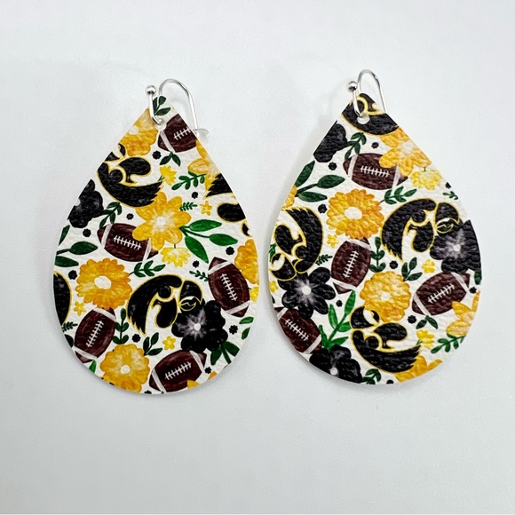 🏈University of Iowa football earrings, vegan leather, handmade, lightweight - Picture 2 of 4